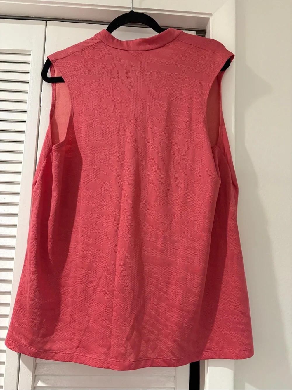 Nike Women’s Coral Pink Sleeveless Athletic Tank Top